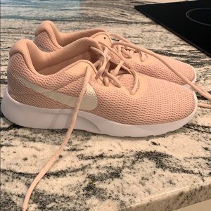 NIKE TANJUN SNEAKERS